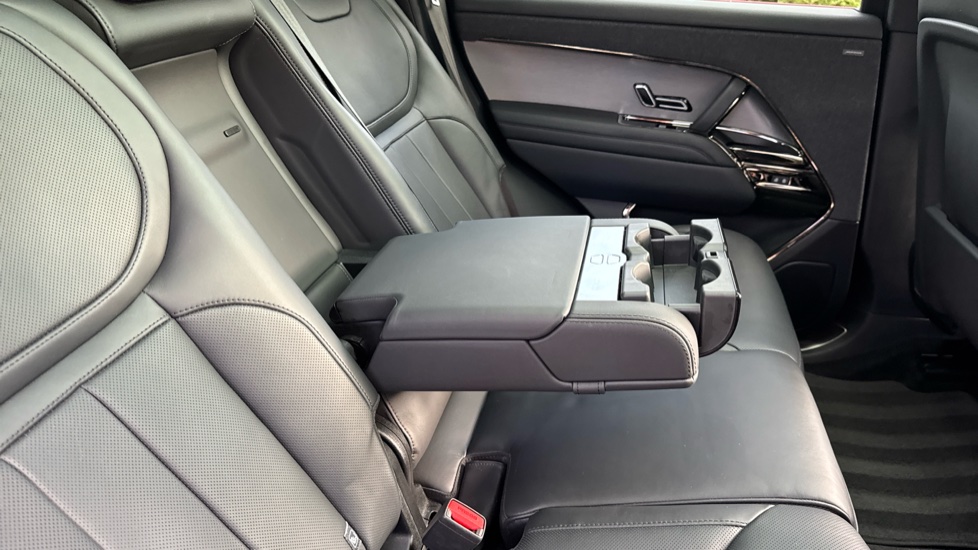 Land Rover Range Rover Sport 3.0 D300 Dynamic SE 5dr Auto Diesel Estate - Image 44