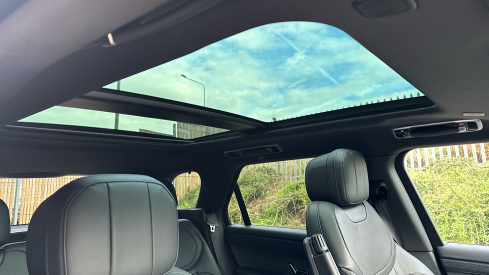 Land Rover Range Rover Sport 3.0 D300 Dynamic SE 5dr Auto Diesel Estate - Image 49
