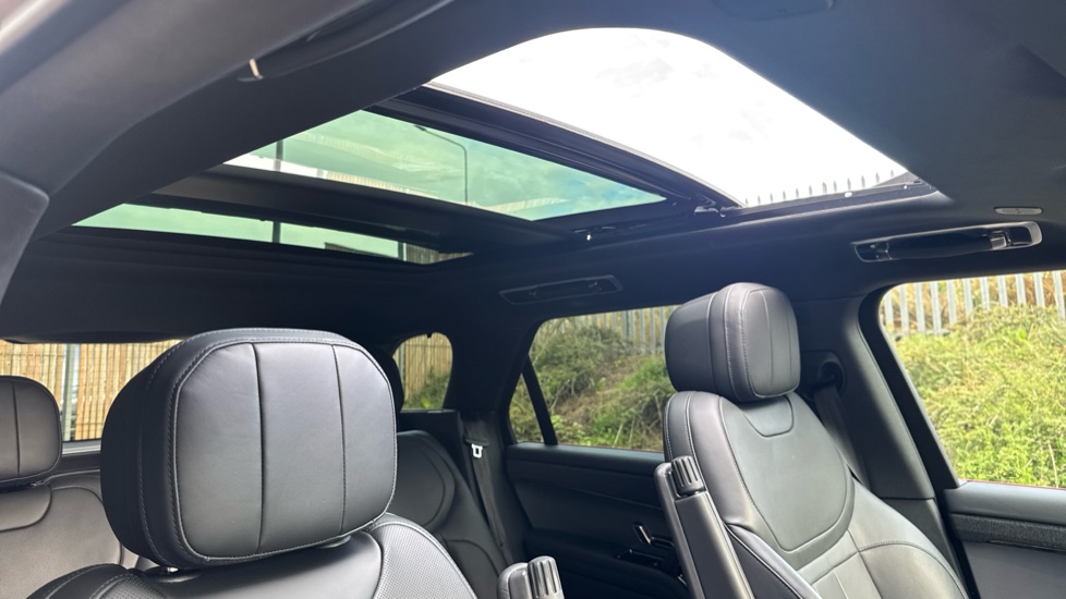Land Rover Range Rover Sport 3.0 D300 Dynamic SE 5dr Auto Diesel Estate - Image 50
