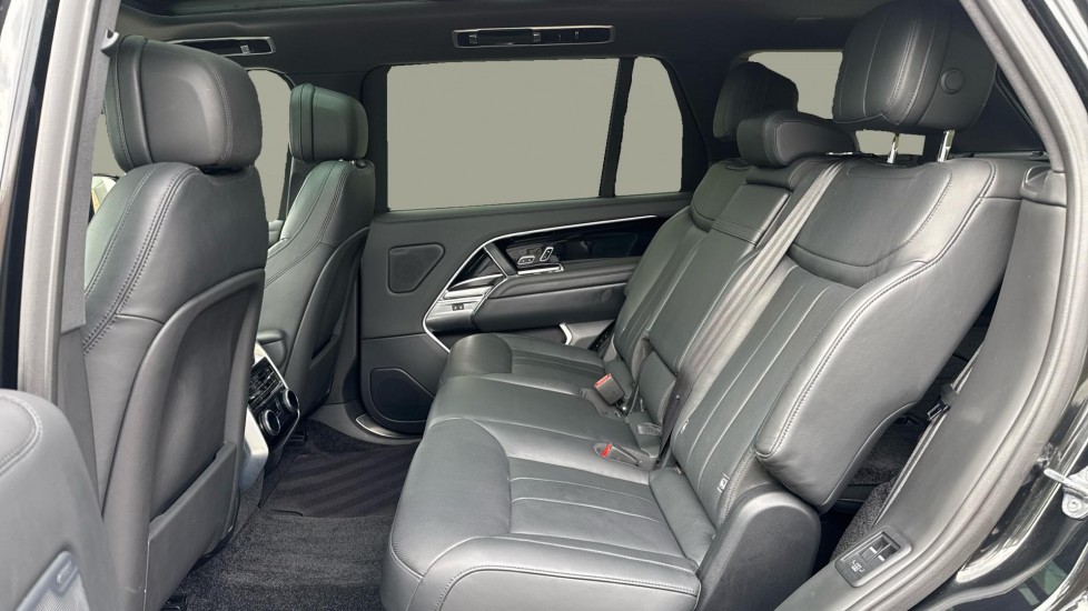 Land Rover Range Rover 3.0 D350 HSE LWB 4dr Auto [7 Seat] Diesel Estate - Image 4