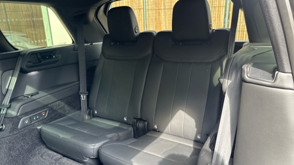 Land Rover Range Rover 3.0 D350 HSE LWB 4dr Auto [7 Seat] Diesel Estate - Image 40
