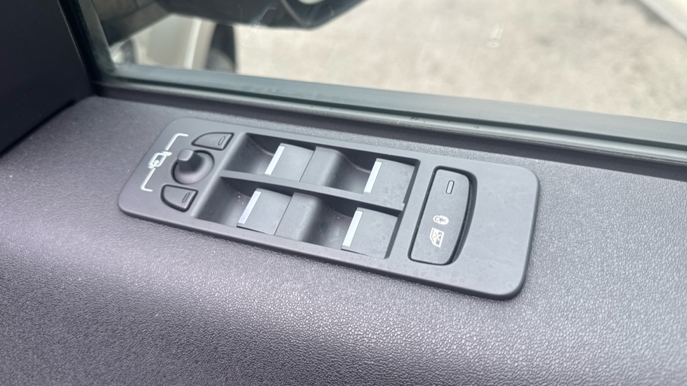 Land Rover Discovery Sport 1.5 P300e Urban Edition 5dr Auto [5 Seat] Station Wagon - Image 45