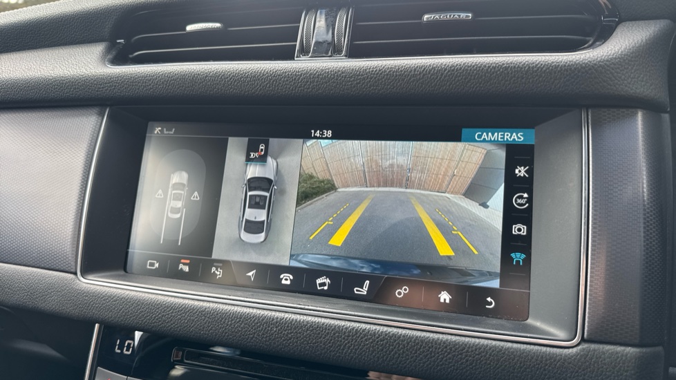 Jaguar XF 2.0d [180] R-Sport 4dr Auto Diesel Saloon - Image 12