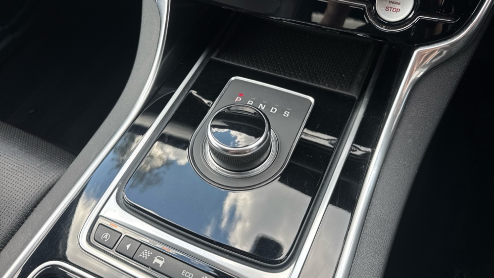 Jaguar XF 2.0d [180] R-Sport 4dr Auto Diesel Saloon - Image 13