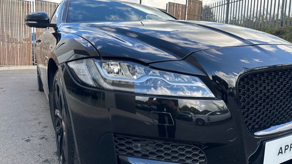 Jaguar XF 2.0d [180] R-Sport 4dr Auto Diesel Saloon - Image 17