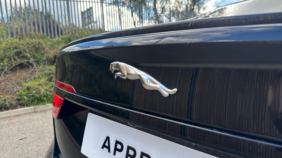 Jaguar XF 2.0d [180] R-Sport 4dr Auto Diesel Saloon - Image 24