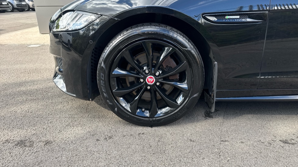 Jaguar XF 2.0d [180] R-Sport 4dr Auto Diesel Saloon - Image 32