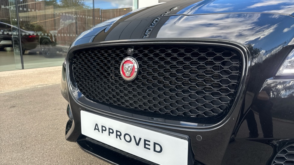 Jaguar XF 2.0d [180] R-Sport 4dr Auto Diesel Saloon - Image 33