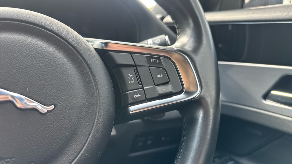 Jaguar XF 2.0d [180] R-Sport 4dr Auto Diesel Saloon - Image 42