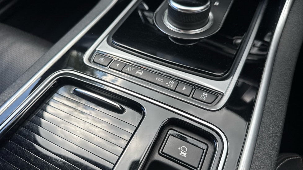 Jaguar XF 2.0d [180] R-Sport 4dr Auto Diesel Saloon - Image 47
