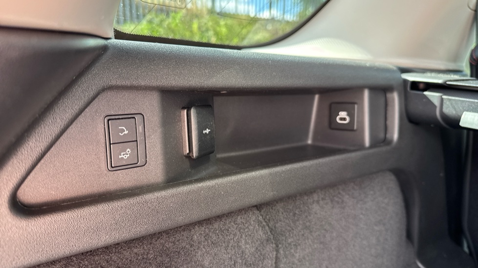 Land Rover Discovery Sport 1.5 P300e R-Dynamic HSE 5dr Auto [5 Seat] Station Wagon - Image 31