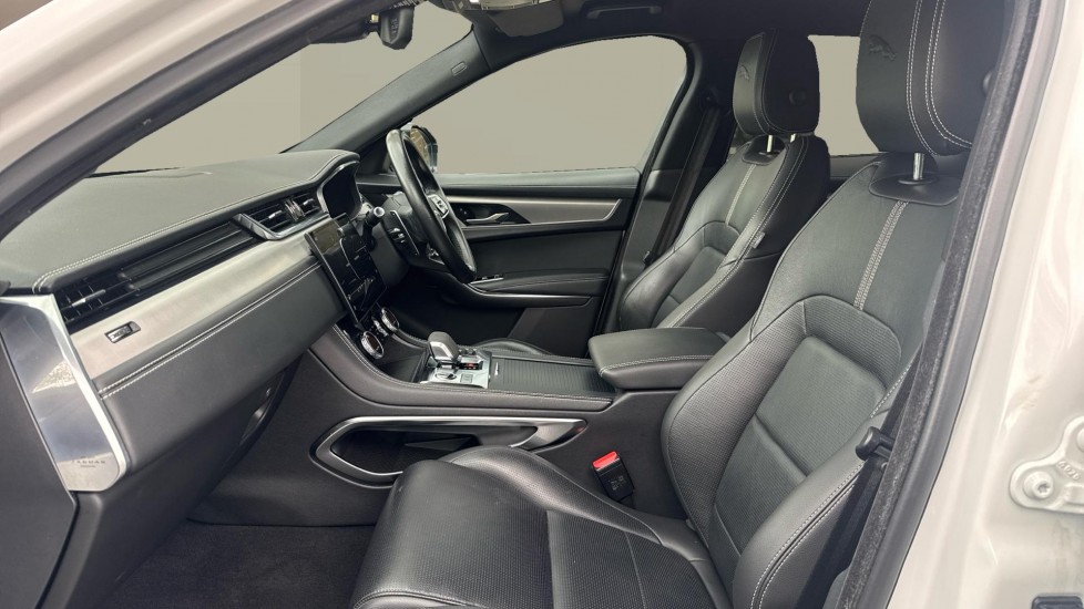 Jaguar F-Pace 2.0 D200 R-Dynamic SE 5dr Auto AWD Diesel Estate - Image 3