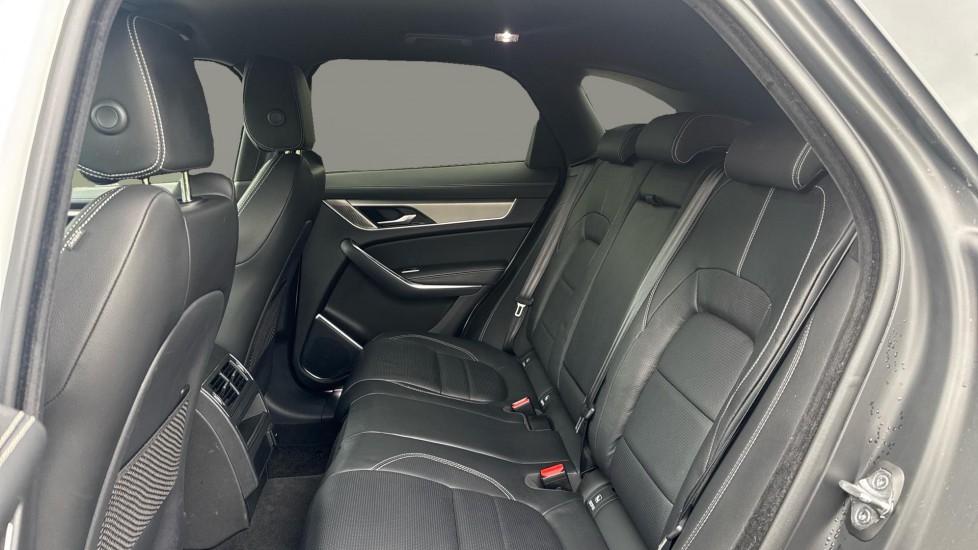 Jaguar F-Pace 2.0 D200 R-Dynamic SE 5dr Auto AWD Diesel Estate - Image 4