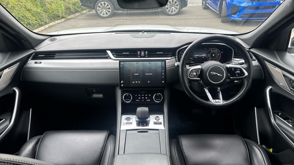 Jaguar F-Pace 2.0 D200 R-Dynamic SE 5dr Auto AWD Diesel Estate - Image 9