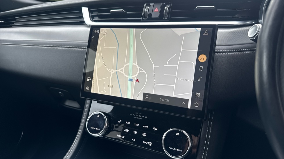 Jaguar F-Pace 2.0 D200 R-Dynamic SE 5dr Auto AWD Diesel Estate - Image 11