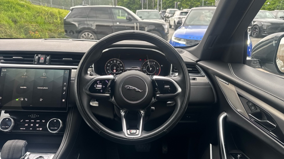 Jaguar F-Pace 2.0 D200 R-Dynamic SE 5dr Auto AWD Diesel Estate - Image 15