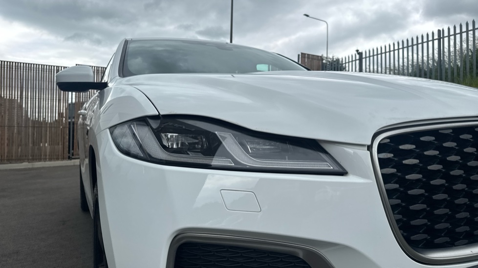 Jaguar F-Pace 2.0 D200 R-Dynamic SE 5dr Auto AWD Diesel Estate - Image 17