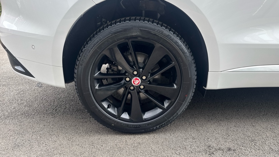 Jaguar F-Pace 2.0 D200 R-Dynamic SE 5dr Auto AWD Diesel Estate - Image 22
