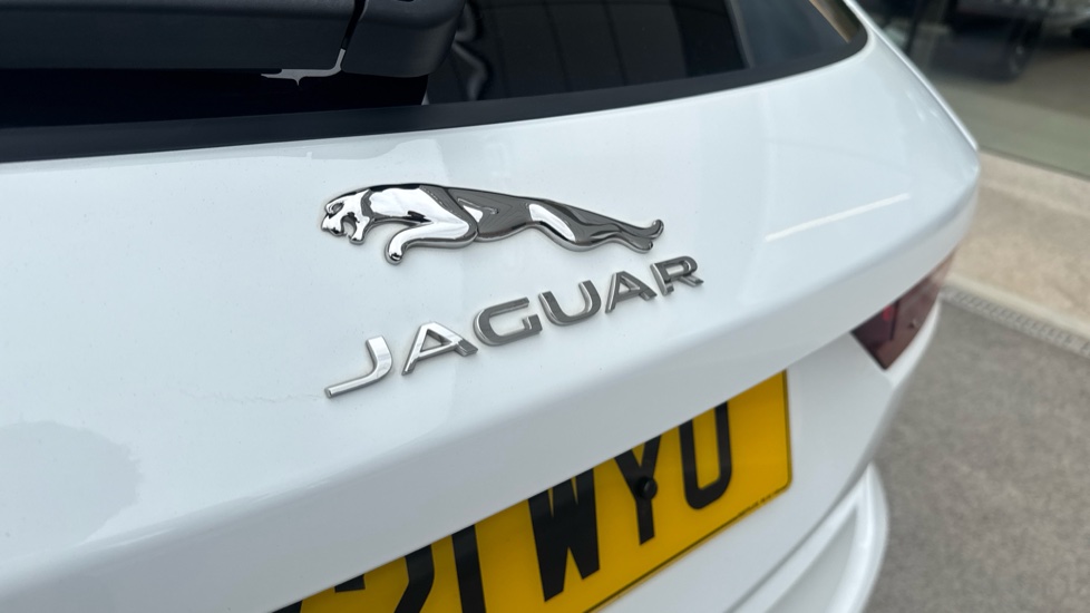 Jaguar F-Pace 2.0 D200 R-Dynamic SE 5dr Auto AWD Diesel Estate - Image 24