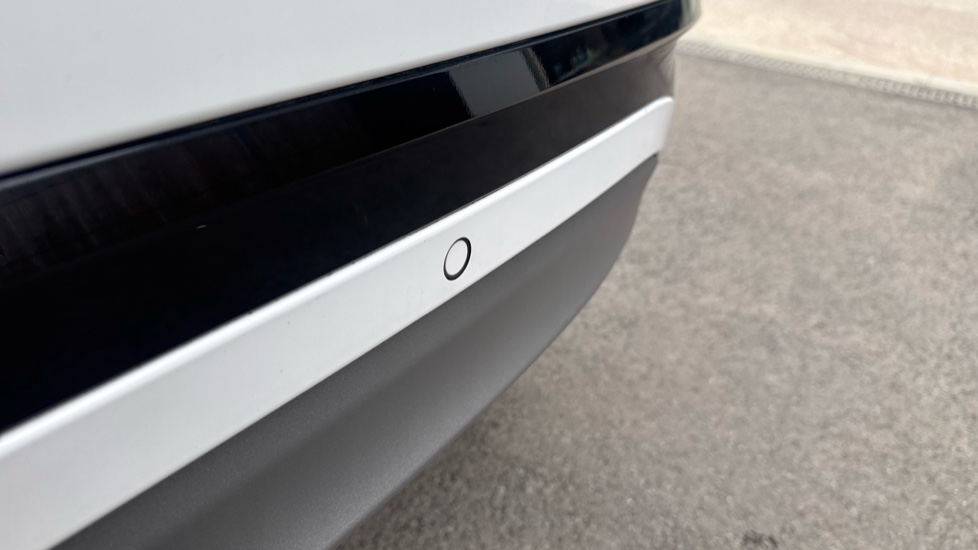 Jaguar F-Pace 2.0 D200 R-Dynamic SE 5dr Auto AWD Diesel Estate - Image 27