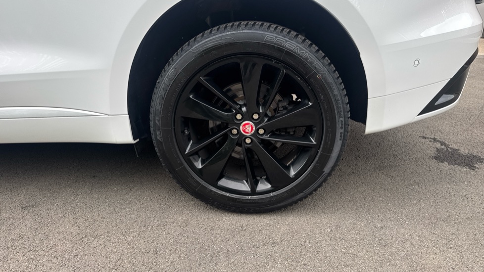 Jaguar F-Pace 2.0 D200 R-Dynamic SE 5dr Auto AWD Diesel Estate - Image 29