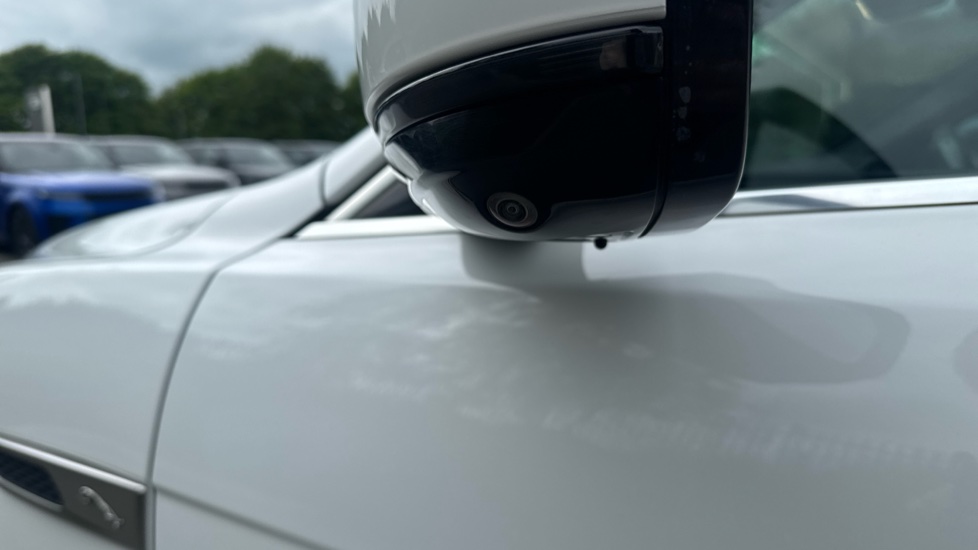 Jaguar F-Pace 2.0 D200 R-Dynamic SE 5dr Auto AWD Diesel Estate - Image 31