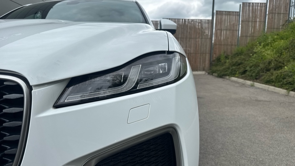 Jaguar F-Pace 2.0 D200 R-Dynamic SE 5dr Auto AWD Diesel Estate - Image 33