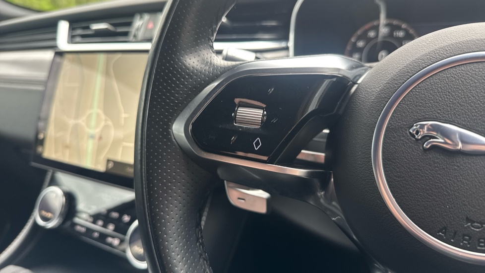 Jaguar F-Pace 2.0 D200 R-Dynamic SE 5dr Auto AWD Diesel Estate - Image 41