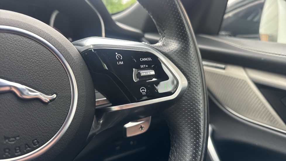 Jaguar F-Pace 2.0 D200 R-Dynamic SE 5dr Auto AWD Diesel Estate - Image 42