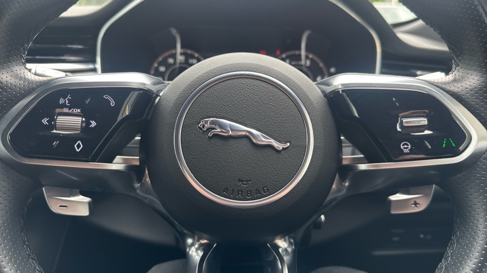 Jaguar F-Pace 2.0 D200 R-Dynamic SE 5dr Auto AWD Diesel Estate - Image 43