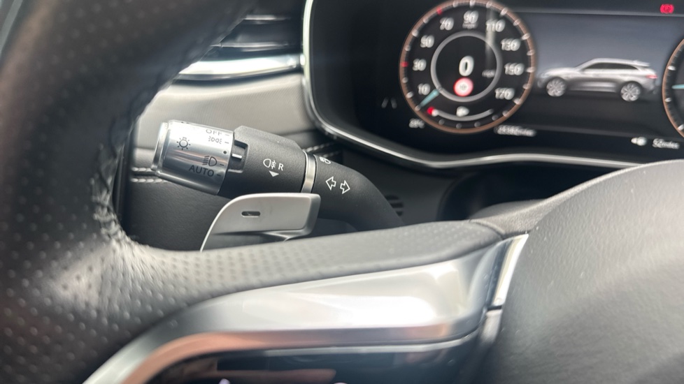 Jaguar F-Pace 2.0 D200 R-Dynamic SE 5dr Auto AWD Diesel Estate - Image 44