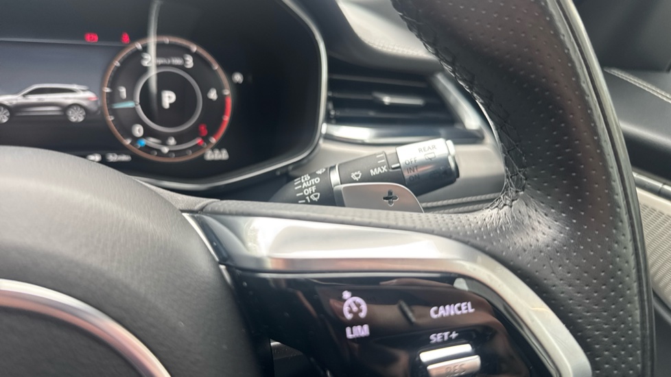 Jaguar F-Pace 2.0 D200 R-Dynamic SE 5dr Auto AWD Diesel Estate - Image 45