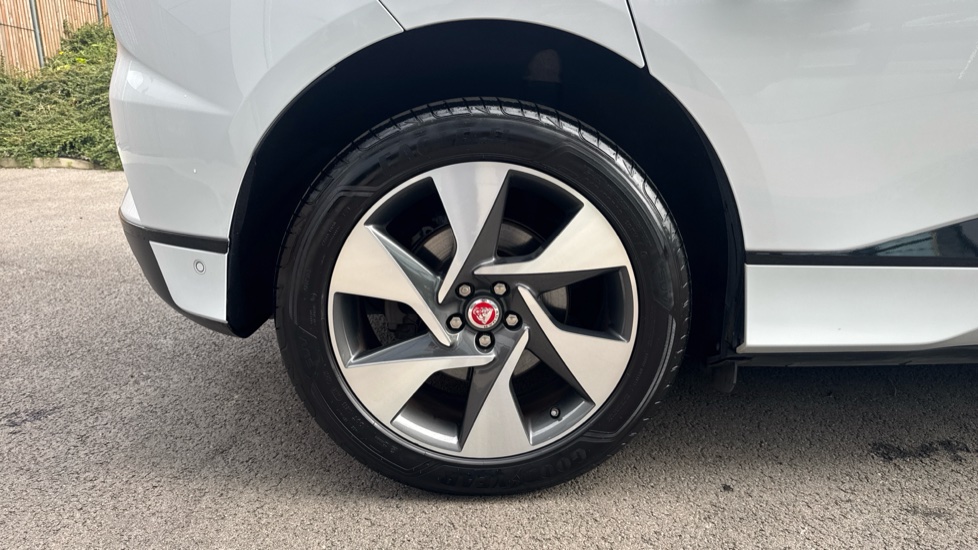 Jaguar I-Pace 294kW EV400 SE 90kWh 5dr Auto Electric Estate - Image 22