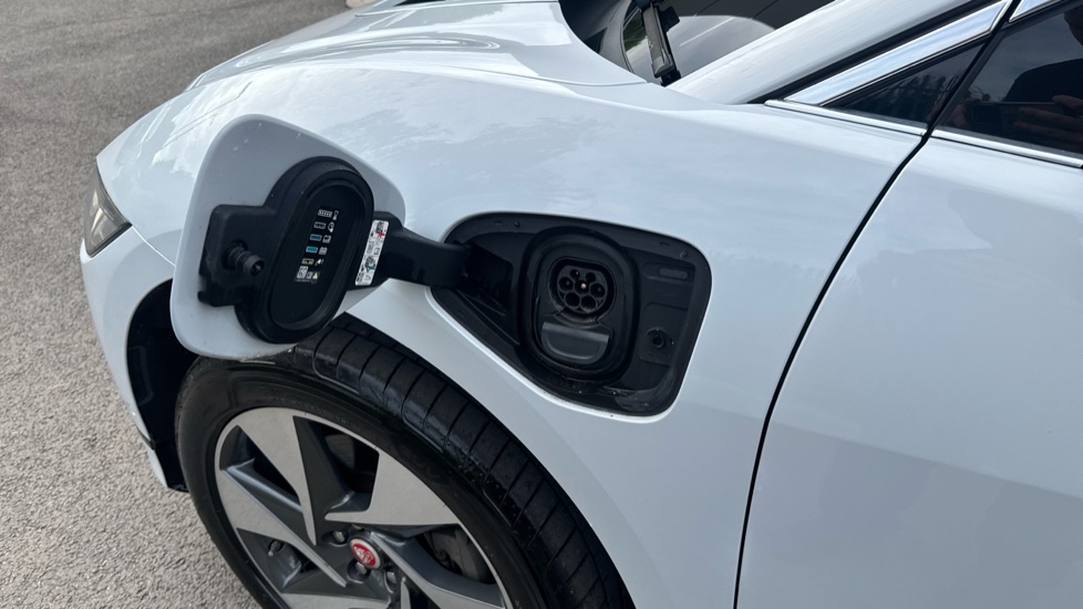 Jaguar I-Pace 294kW EV400 SE 90kWh 5dr Auto Electric Estate - Image 32