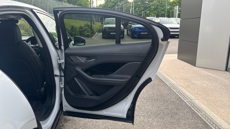 Jaguar I-Pace 294kW EV400 SE 90kWh 5dr Auto Electric Estate - Image 38