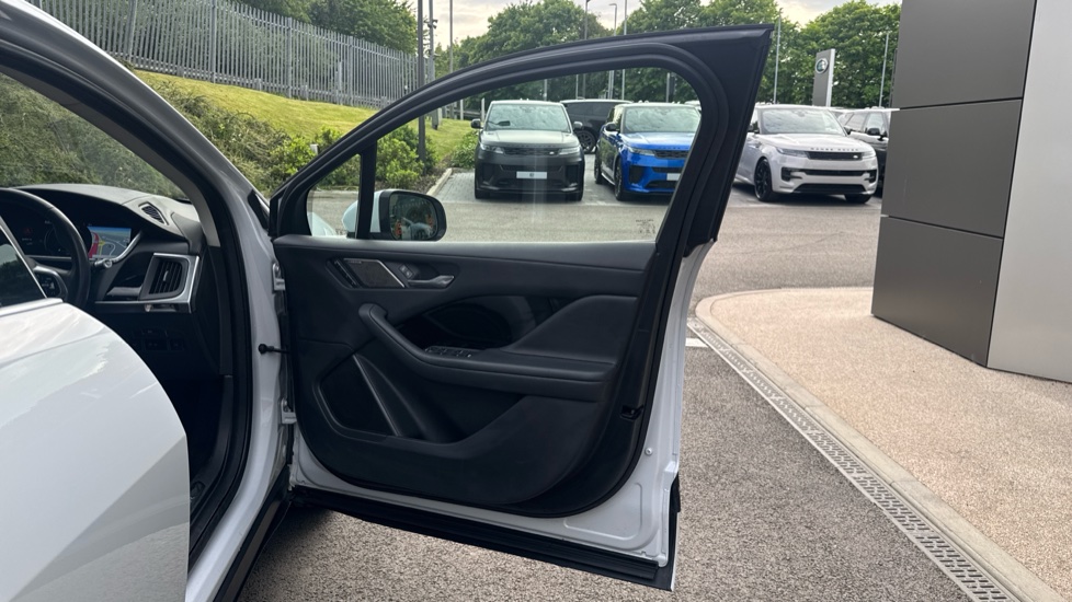 Jaguar I-Pace 294kW EV400 SE 90kWh 5dr Auto Electric Estate - Image 40