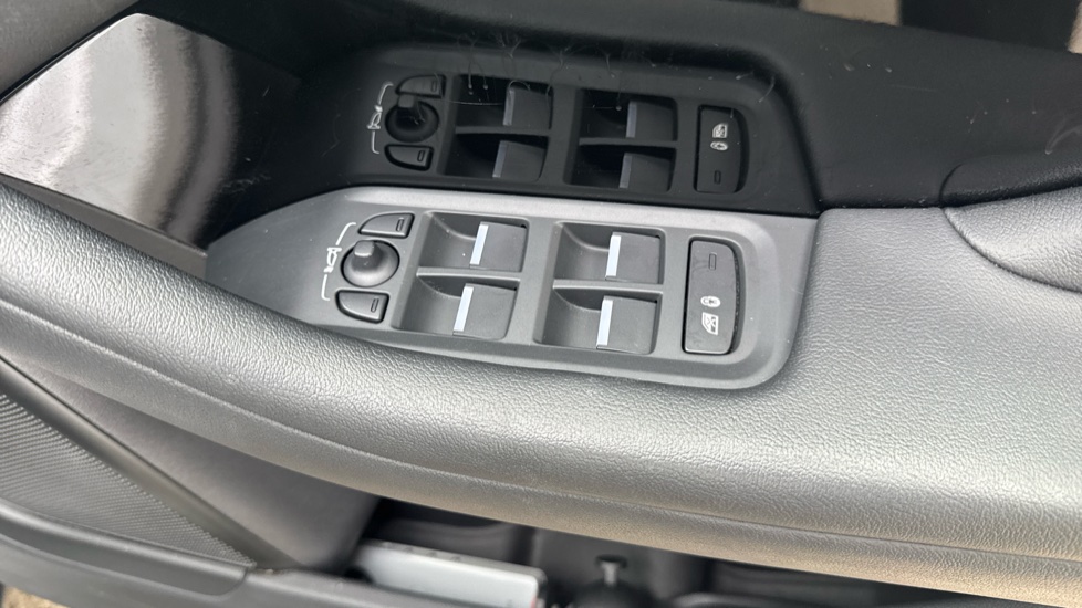 Jaguar I-Pace 294kW EV400 SE 90kWh 5dr Auto Electric Estate - Image 42