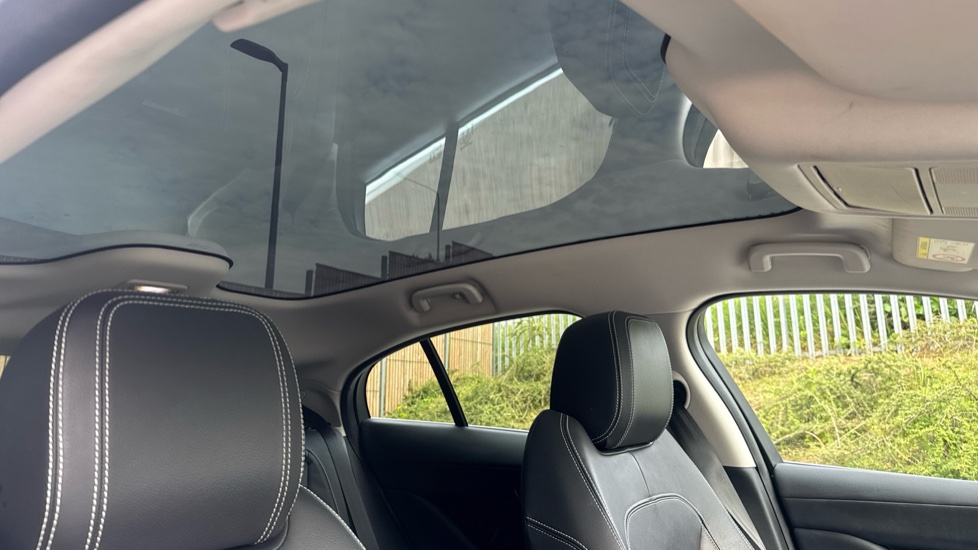 Jaguar I-Pace 294kW EV400 SE 90kWh 5dr Auto Electric Estate - Image 43