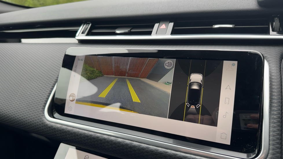 Land Rover Range Rover Velar 2.0 P400e SE 5dr Auto Estate - Image 12