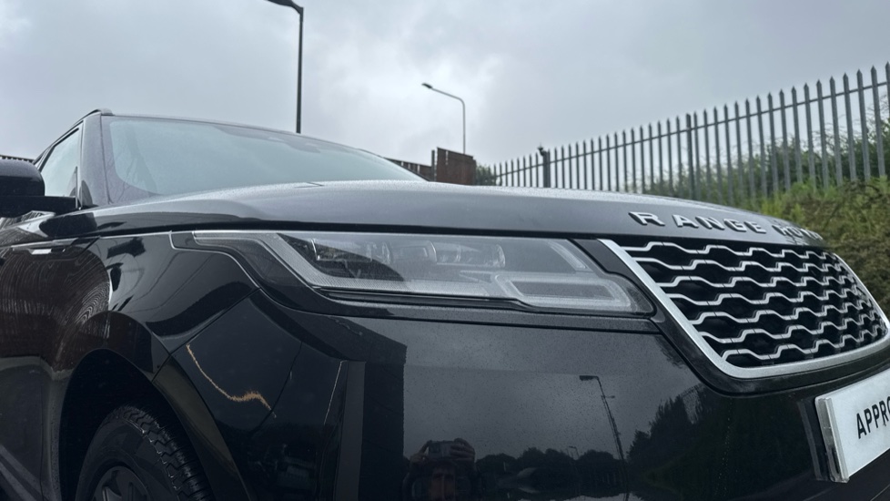 Land Rover Range Rover Velar 2.0 P400e SE 5dr Auto Estate - Image 17