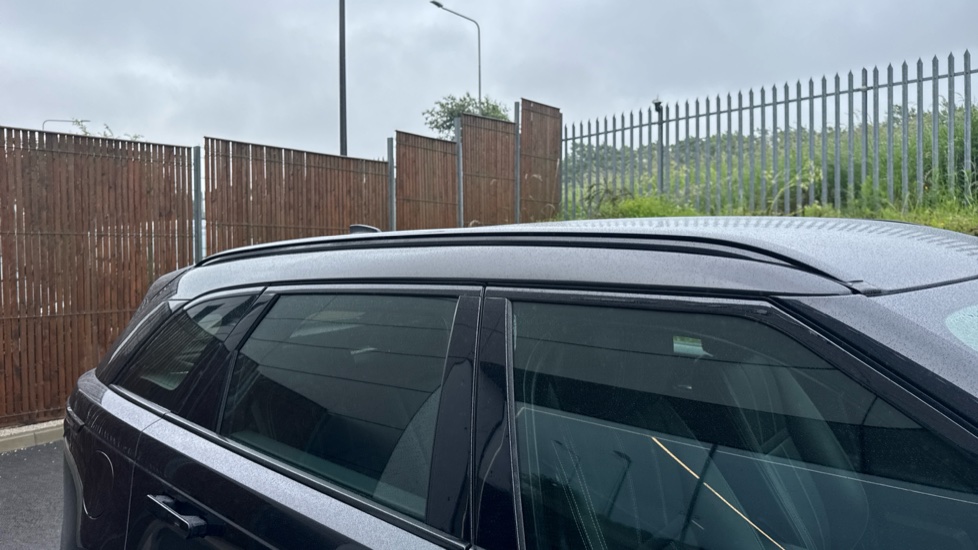 Land Rover Range Rover Velar 2.0 P400e SE 5dr Auto Estate - Image 22