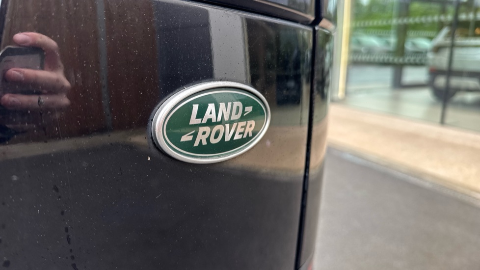 Land Rover Range Rover Velar 2.0 P400e SE 5dr Auto Estate - Image 28