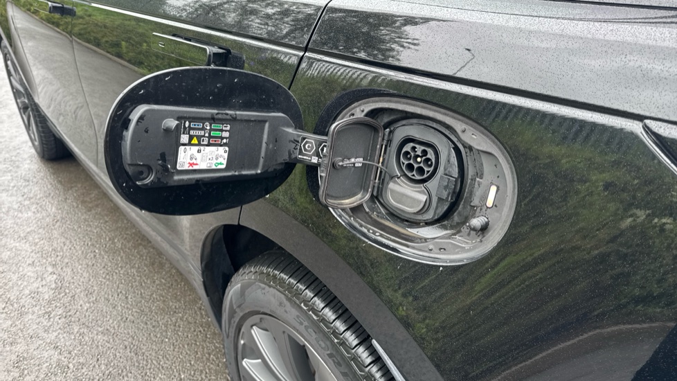 Land Rover Range Rover Velar 2.0 P400e SE 5dr Auto Estate - Image 31