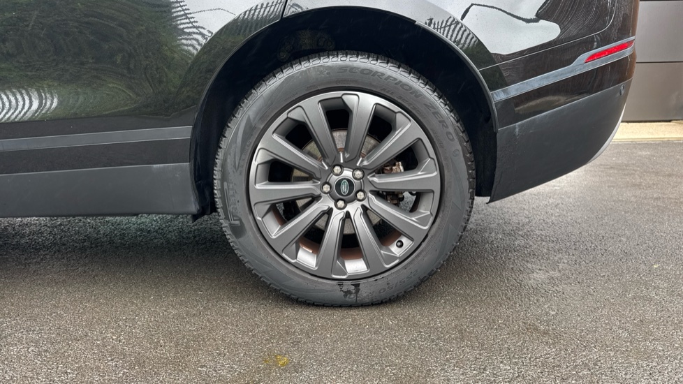 Land Rover Range Rover Velar 2.0 P400e SE 5dr Auto Estate - Image 32