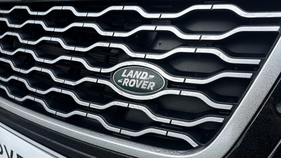 Land Rover Range Rover Velar 2.0 P400e SE 5dr Auto Estate - Image 36
