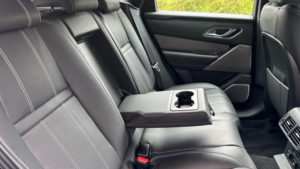 Land Rover Range Rover Velar 2.0 P400e SE 5dr Auto Estate - Image 40