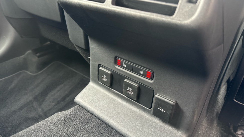 Land Rover Range Rover Velar 2.0 P400e SE 5dr Auto Estate - Image 41