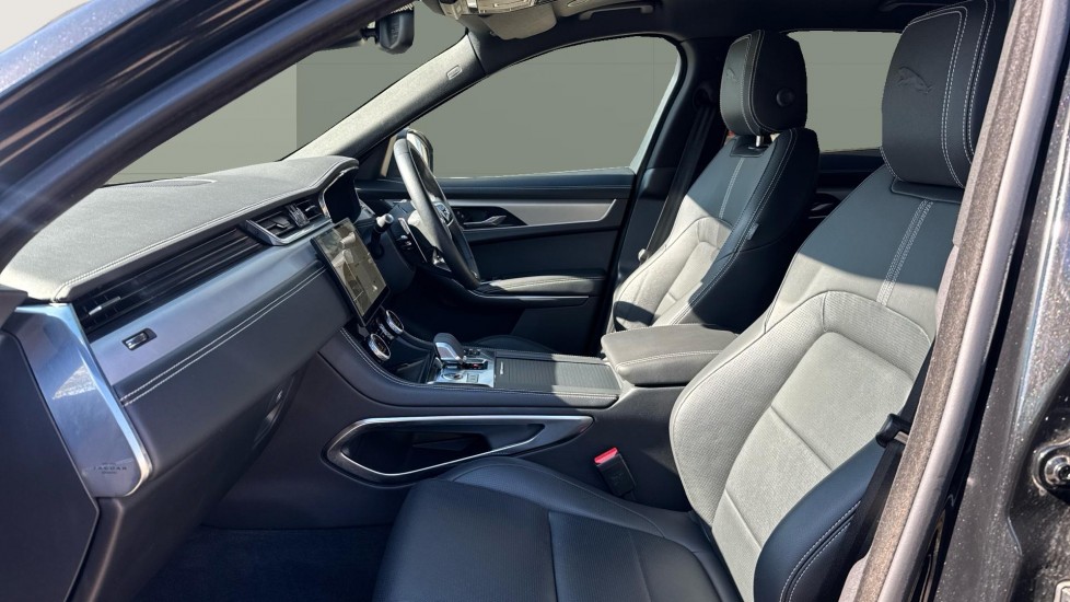 Jaguar F-Pace 2.0 D200 R-Dynamic SE Black 5dr Auto AWD Diesel Estate - Image 3
