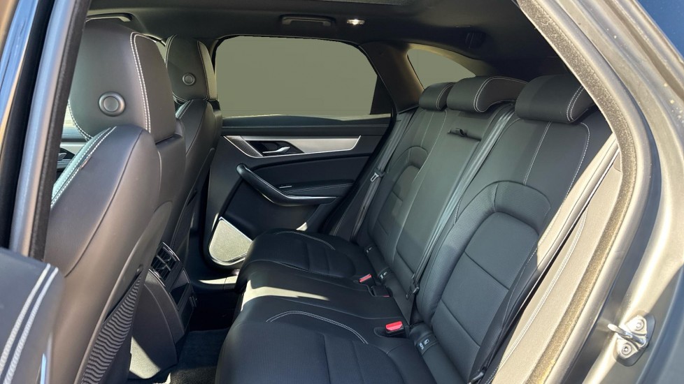 Jaguar F-Pace 2.0 D200 R-Dynamic SE Black 5dr Auto AWD Diesel Estate - Image 4