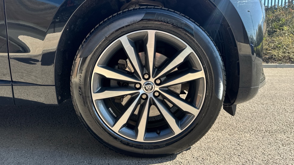 Jaguar F-Pace 2.0 D200 R-Dynamic SE Black 5dr Auto AWD Diesel Estate - Image 8